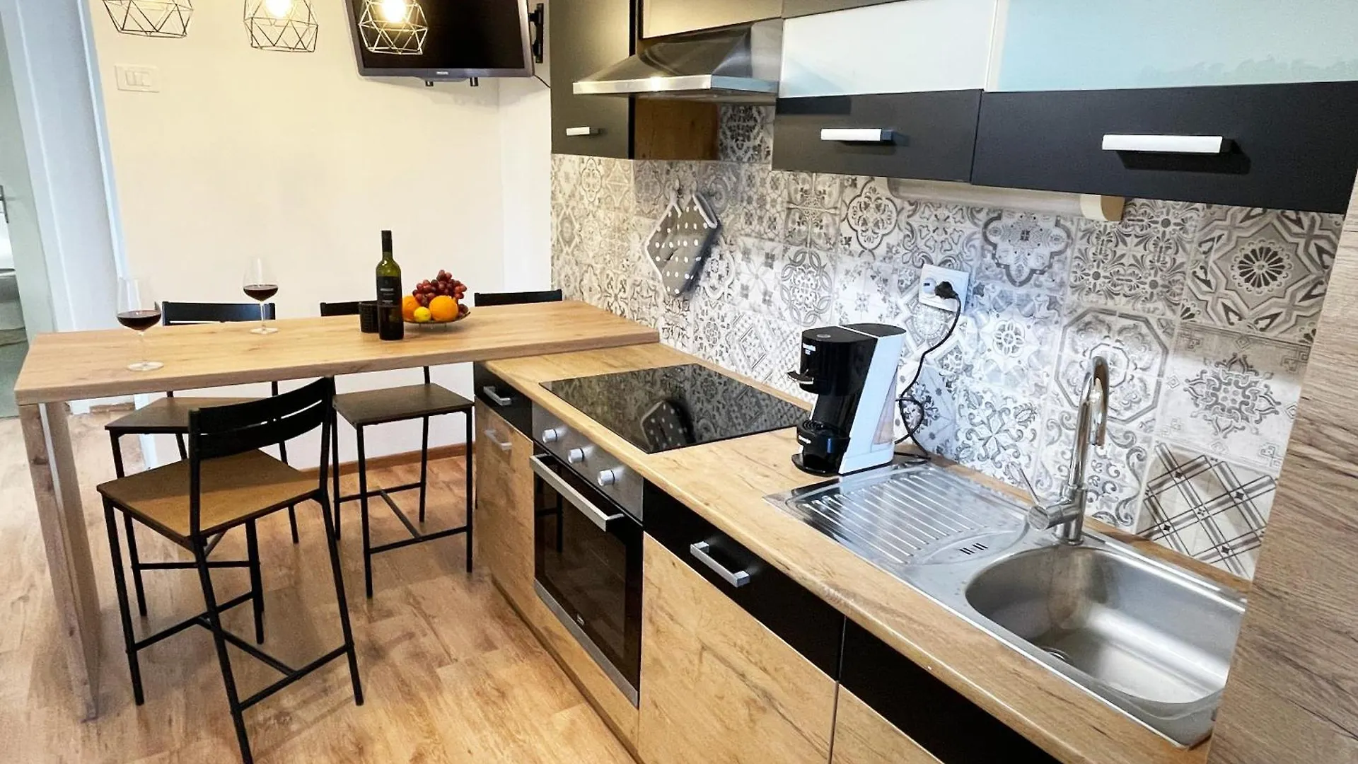 Cute Apartment In Rijeka Near Beach With Parking