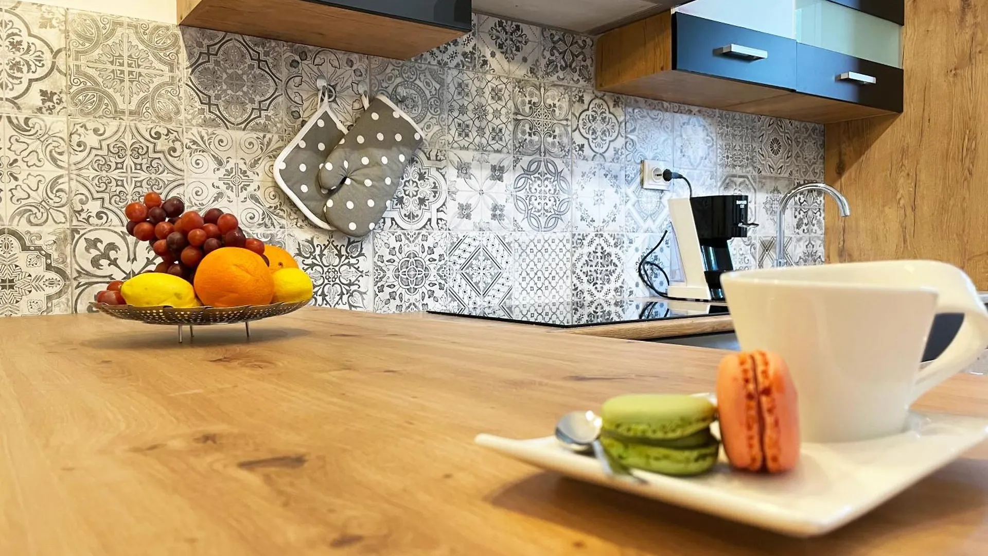 Cute Apartment In Rijeka Near Beach With Parking